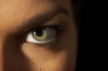 woman-glaring-eye