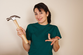 woman-with-hammer